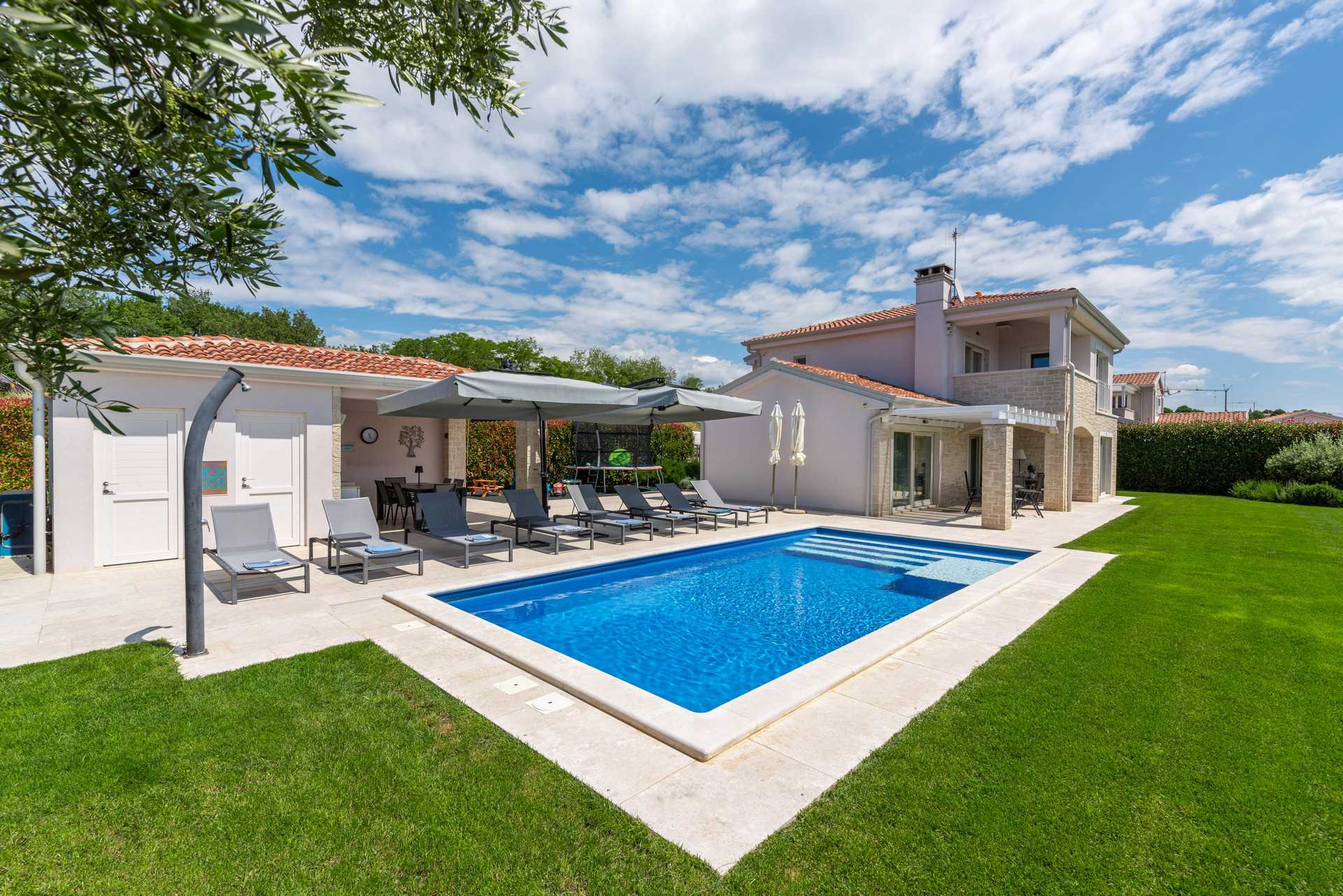 Villa Nikolas
